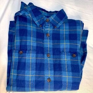 Men’s flannel long sleeve shirt